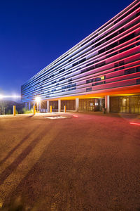 muro cortina de vidrio estructural / de aluminio y vidrio