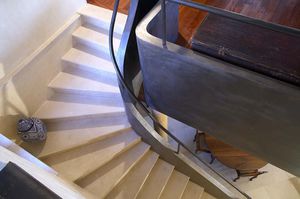 escalera en L / con contrahuella