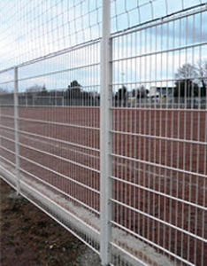 valla para campo deportivo / enrejada / de metal