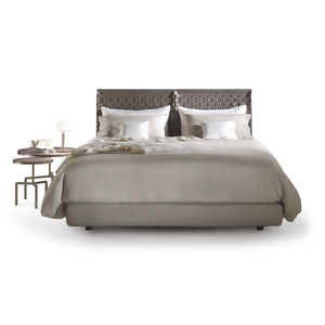 cama estándar / de matrimonio / moderna / tapizada