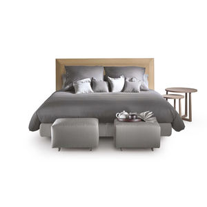 cama estándar / de matrimonio / moderna / tapizada