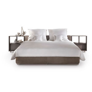 cama estándar / de matrimonio / moderna / tapizada