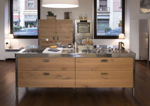 cocina moderna / de madera / de acero inoxidable / con isla