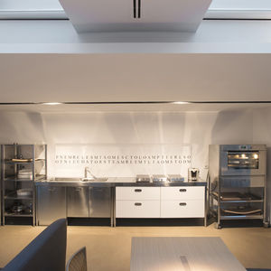 cocina moderna / de acero inoxidable / de madera / modular