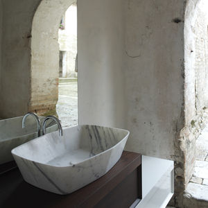 lavabo sobre encimera / rectangular / de mármol / moderno