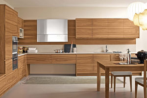 cocina moderna / de madera maciza / de madera / sin pomos
