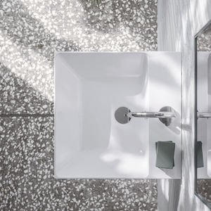 lavabo suspendido / rectangular / de cerámica / moderno