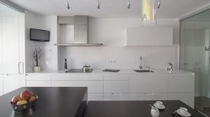 cocina moderna / de madera / de melamina / con isla