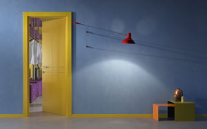 puerta abatible / de madera / decorativa / lacada