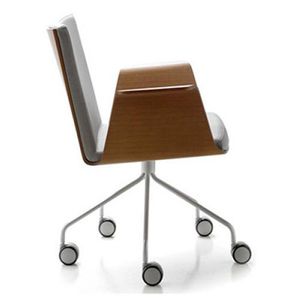 silla de oficina moderna / con ruedas / con patas en forma de estrella / con reposabrazos