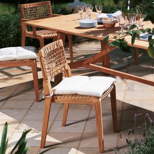 silla de jardín moderna / apilable / de teca / de fibras sintéticas