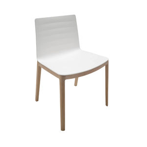 silla moderna / de madera / blanca