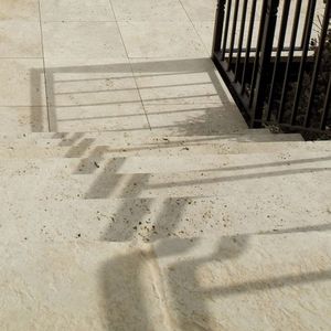 baldosa de exterior / para pavimento / de travertino / envejecida