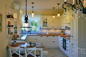 cocina clásica / de chapa de madera / de madera lacada / en L