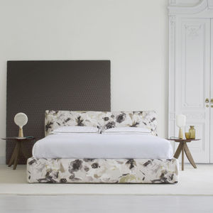 cama estándar / de matrimonio / moderna / tapizada