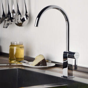 grifo monomando de metal cromado / para cocina / con 1 orificio / con caño giratorio