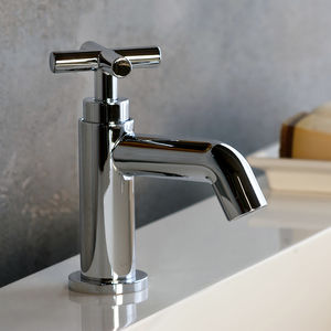 grifo para lavabo / de libre instalación / de metal cromado / estándar