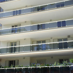 balcón con paneles / de vidrio