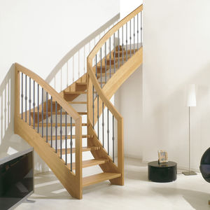 escalera en L / estructura de madera / con peldaños de madera / sin contrahuellas