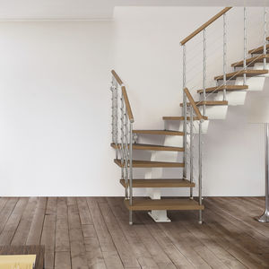 escalera en L / estructura de acero / con peldaños de madera / sin contrahuellas