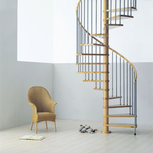 escalera de caracol / estructura de metal / con peldaños de madera / sin contrahuellas