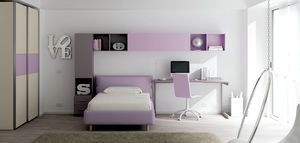 habitación para niños para niña / violeta
