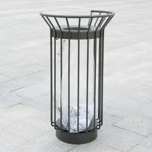 cubo de basura público / de metal / antiterrorismo / moderno