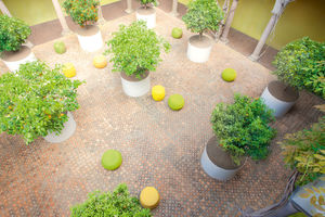 jardinera de acero inoxidable / redonda / moderna