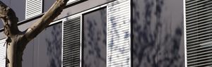 contraventanas correderas / de aluminio / para fachadas / con celosía