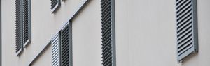 contraventanas correderas / de aluminio / para fachadas / con celosía