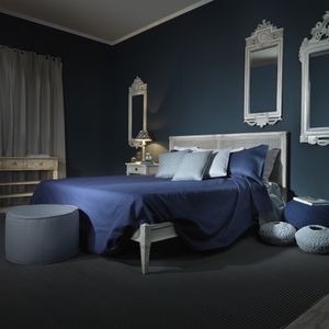 cama de matrimonio / de estilo Luis XVI / con cabecero tapizado / de haya
