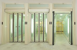 puerta de entrada / plegable / automática / para edificio público