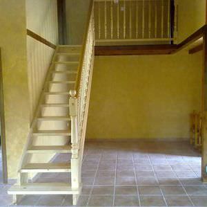escalera recta / con peldaños de madera / estructura de madera / sin contrahuellas