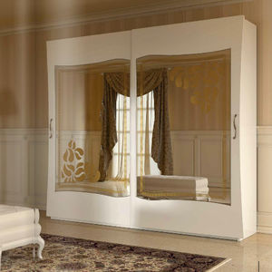 armario de estilo / de madera / de madera lacada / con puerta corredera