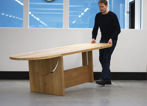 mesa moderna / de madera maciza / ovalada / profesional