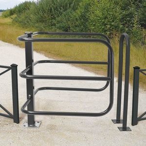 barrera de control de acceso / pivotante / de acero galvanizado / para espacio público