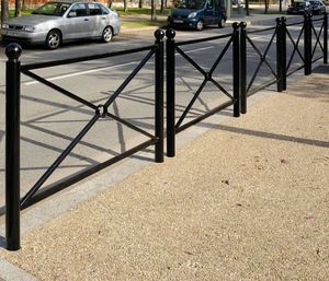 barrera de protección / fija / de acero galvanizado / para espacio público
