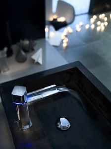 grifo monomando para lavabo / de latón cromado / electrónico / de baño