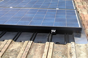 estructura de soporte para tejado inclinado / integrada / para aplicaciones fotovoltaicas
