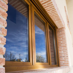 ventana abatible / de fibra de vidrio / de PVC / con vidrio triple