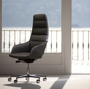 sillón de director moderno / de cuero / de tejido / con ruedas
