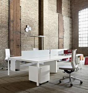escritorio para open space / de material laminado / de metal / moderno