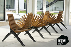 banco público / de diseño original / de madera / de acero galvanizado