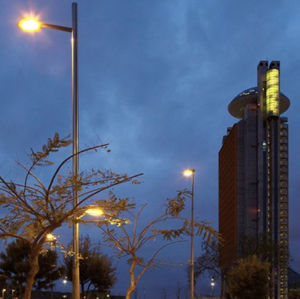 farola urbana / moderna / de aluminio fundido / con difusor de vidrio templado