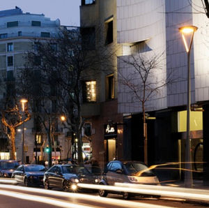 farola urbana / moderna / de aluminio fundido / con difusor de vidrio templado