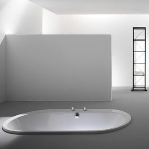 bañera ovalada / de fibra acrílica / de hidromasaje