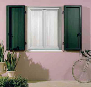 ventana abatible / de madera / con vidrio doble