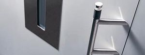 puerta de entrada / abatible / de aluminio / de seguridad