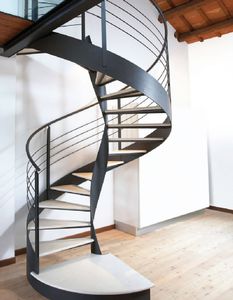 escalera de caracol / estructura de acero / con peldaños de piedra / sin contrahuellas