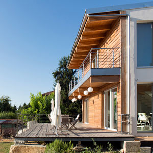 casa prefabricada / individual / moderna / con armazón de madera